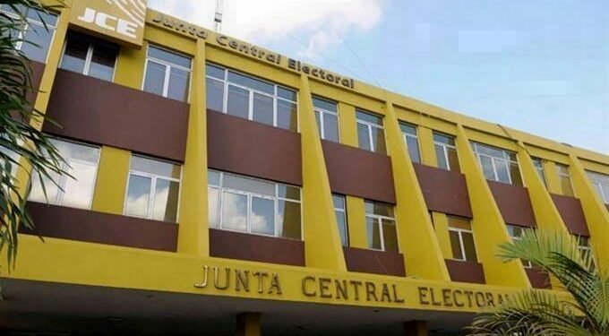 Pleno de la JCE autoriza a oficiales civiles a expedir actas de nacimiento y defunciones sin ratificación