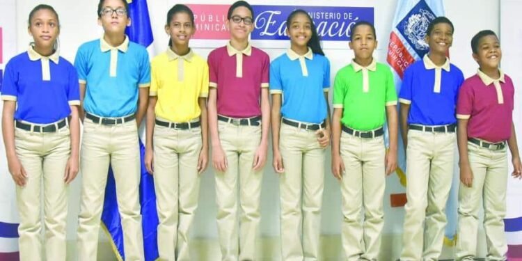 Cambiarán uniformes escolares del sistema público en el próximo año escolar