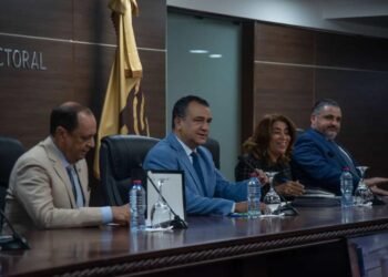 Partidos políticos y JCE discuten la digitalización de los resultados electorales