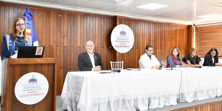 Salud Publica anuncia inicio de vacunación de casi a dos millones de personas