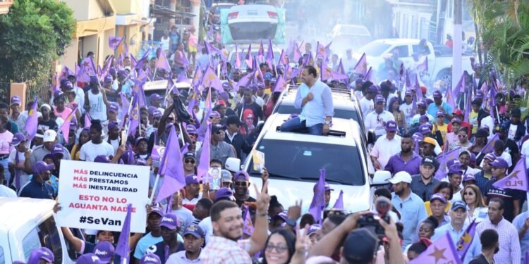 Abel Martínez moviliza miles de seguidores en Hato Mayor y Villa Altagracia 