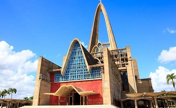 Informe del Departamento de Estado de EE.UU critica privilegios a Iglesia Católica en RD, incluyendo financiación