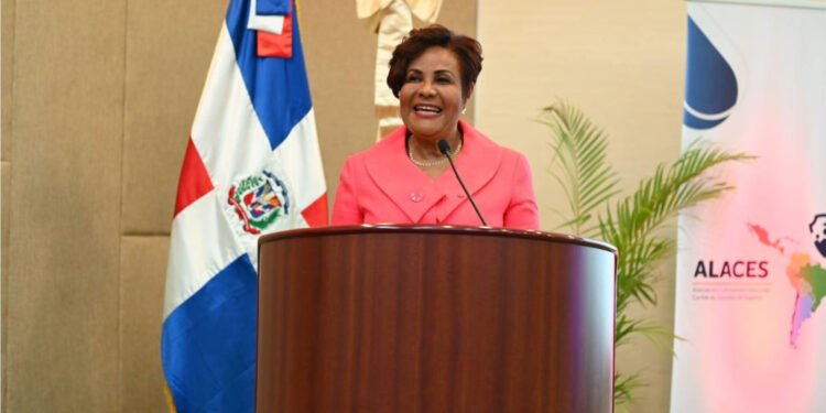 Josefa Castillo asegura servidores y técnicos bien formados garantizan profesionalización del sector asegurador.