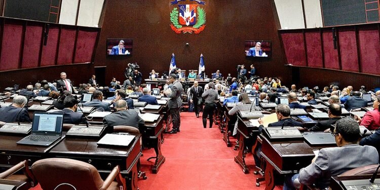 Senadores y diputados recibirán $650 mil y $950 mil para Día de las Madres