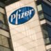 Pfizer gana 5.543 millones de dólares en primer trimestre, un 30 % menos, sobre todo por la caída de las ventas su vacuna contra la covid-19.