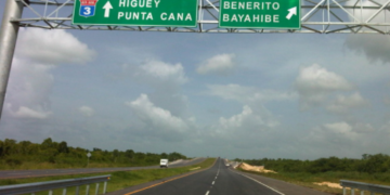 Hoteleros piden ampliación de carretera que une la Autovía del Coral con Bayahíbe 