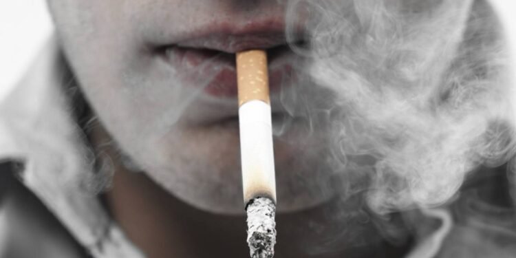 Oncólogos advierten del consumo de tabaco en jóvenes: «Lejos de solucionarse, sigue empeorando»
