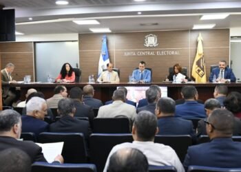 Las reservas de candidaturas enfrenta a la JCE y a partidos de la oposición