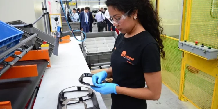 Legisladores de EEUU quieren que los menores trabajen más horas y en empleos de mayor riesgo