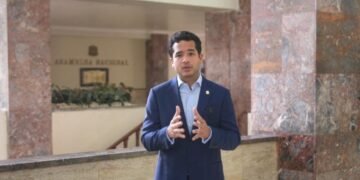 Omar Fernández proponen cumbre por la salud para atender «crisis del sector»