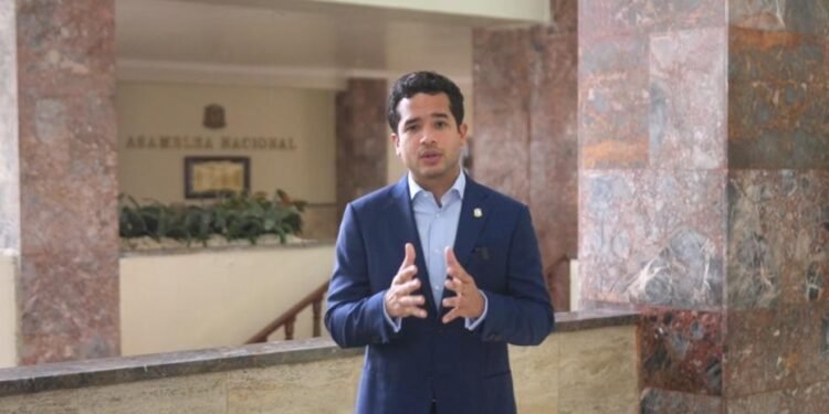 Omar Fernández proponen cumbre por la salud para atender «crisis del sector»