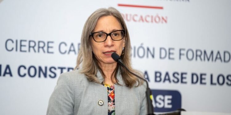 Capacitan a más de 500 técnicos sobre la enseñanza de español y matemática en primaria