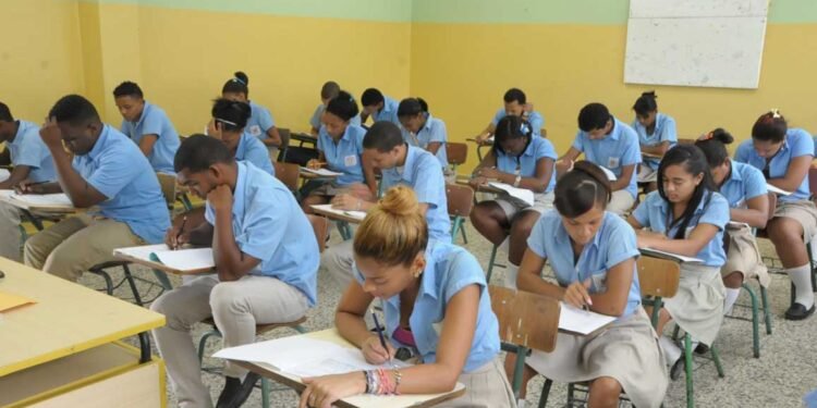 Ministro de Educación destaca pruebas nacionales se aplicaron con éxito