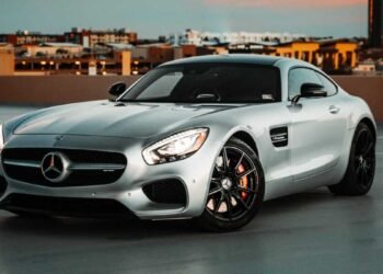 Mercedes Benz usará ChatGPT en el asistente de voz de sus coches