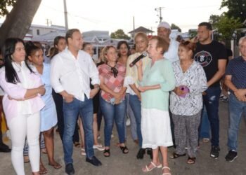 Abel Martínez lleva felicidad a Las Praderas Bella Vista con asfaltado de seis calles