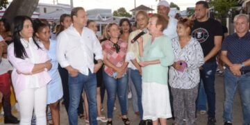 Abel Martínez lleva felicidad a Las Praderas Bella Vista con asfaltado de seis calles