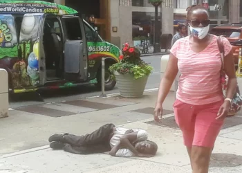 Alerta por mayor indigencia en New York:personas sin hogar y llegada masiva de inmigrantes arrecian la crisis