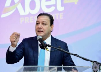 Abel promete que de ganar elecciones lanzará programa de pasantías en primeros 100 días de Gobierno