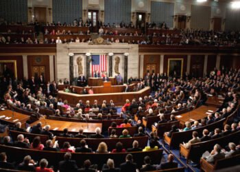 EEUU oculta información sobre ovnis, dice exfuncionario de inteligencia en el Congreso