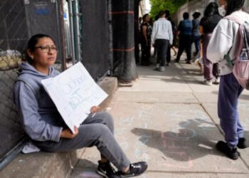 Crisis en Nueva York: la ciudad aloja a más de 100 mil personas sin hogar, casi el doble que hace dos años