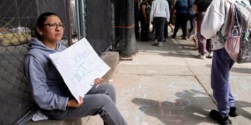 Crisis en Nueva York: la ciudad aloja a más de 100 mil personas sin hogar, casi el doble que hace dos años