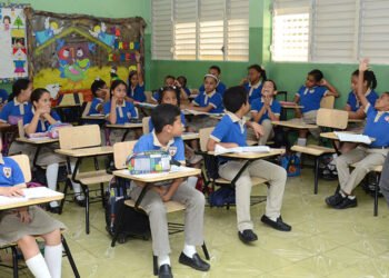 Educación autoriza inscriban niños sin actas de nacimiento