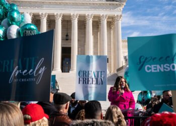 La Corte Suprema de EE.UU. dictamina que las empresas puedan rechazar a los clientes LGBTQ+