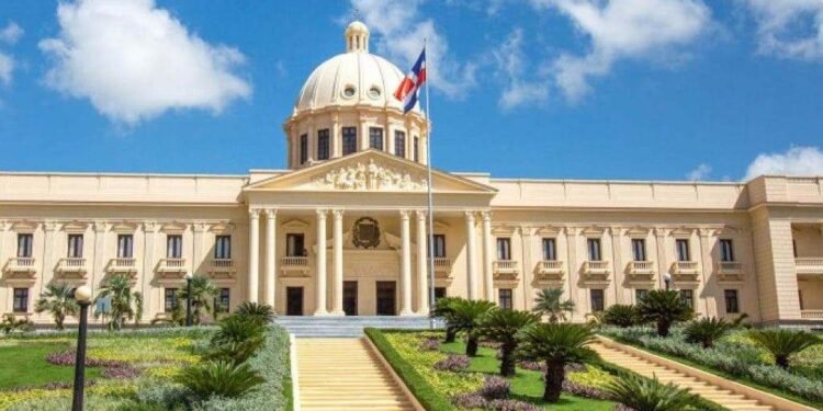 Gobierno dará por cada estudiante un bono RD$1,000 en el inicio del nuevo año escolar