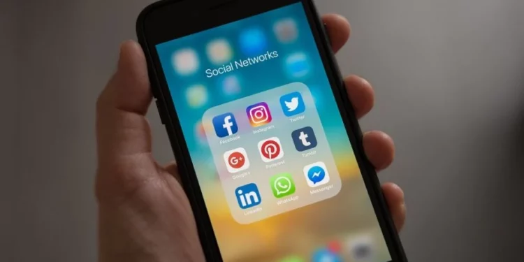 Más de 60% de la humanidad está conectada a las redes sociales