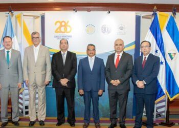 Gobernador del Banco Central ve favorable perspectiva económica de RD ante impulso del turismo y otros sectores