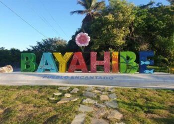 Ministerio de Turismo inicia trabajos de construcción de calles de Bayahíbe
