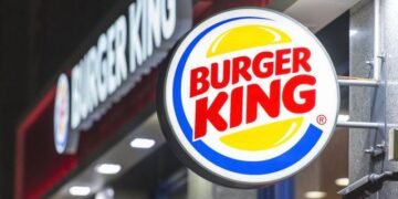 Empleado de Burger King recibe $400 mil dólares de parte de sus colegas por trabajar 27 años sin faltar un solo día