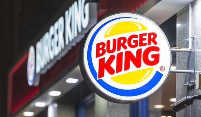 Empleado de Burger King recibe $400 mil dólares de parte de sus colegas por trabajar 27 años sin faltar un solo día