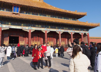 China autoriza viajes organizados a 70 países más, entre ellos varios de Latinoamérica