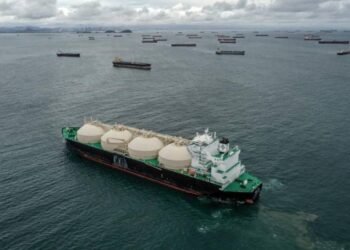 Restricciones al tránsito en Canal de Panamá seguirán un año por escasez de agua