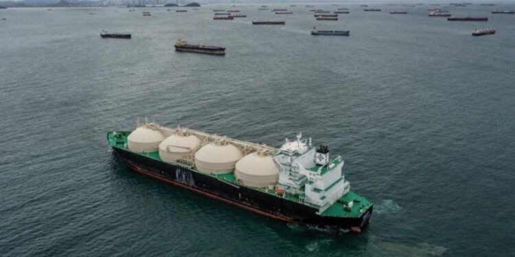 Restricciones al tránsito en Canal de Panamá seguirán un año por escasez de agua