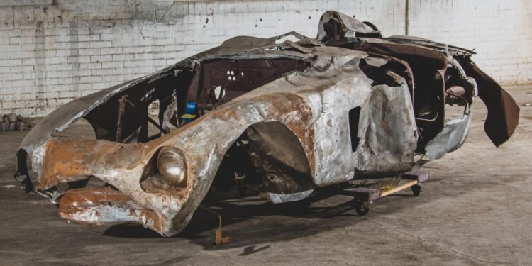 La carrocería calcinada de un viejo Ferrari se vende por 2 millones de dólares