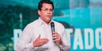 Preocupa al ministro de Turismo altos precios de pasajes aéreos