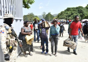 En Haití, la violencia de las pandillas provoca una locura migratoria