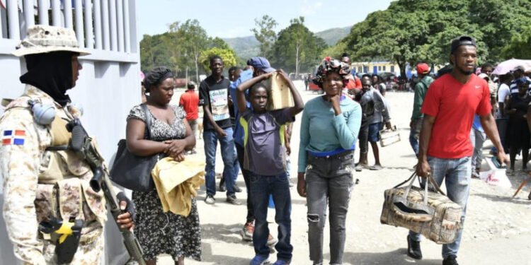 En Haití, la violencia de las pandillas provoca una locura migratoria