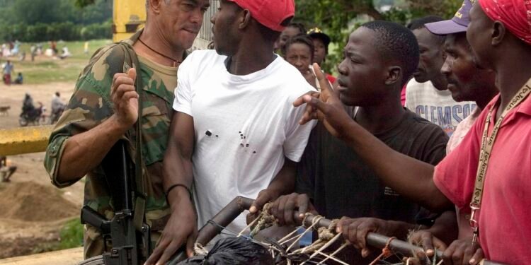 La travesía de los haitianos para ingresar al país por la zona norte
