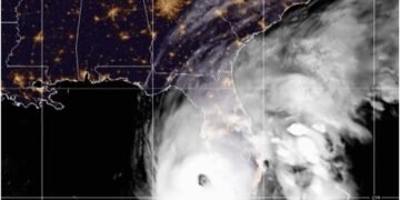 El huracán Idalia toca tierra en La Florida con vientos 125 mph