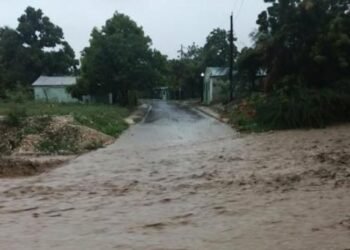 Permanecen incomunicadas 29 comunidades por tormenta Franklin