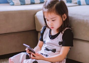 China busca limitar a dos horas diarias el uso de los ‘smartphones’ para los menores