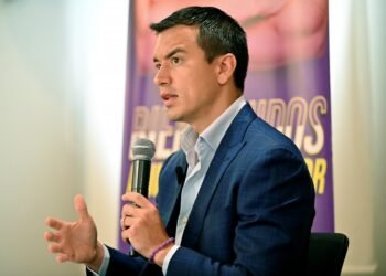 Barcos prisiones: La apuesta del presidente Noboa contra la violencia en Ecuador