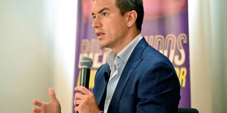 Barcos prisiones: La apuesta del presidente Noboa contra la violencia en Ecuador