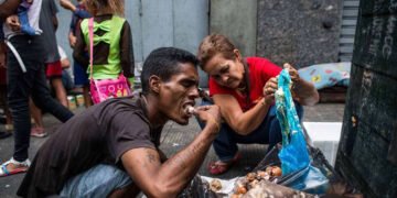Venezuela entra de nuevo en recesión; hay mayor pobreza