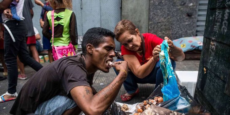 Venezuela entra de nuevo en recesión; hay mayor pobreza