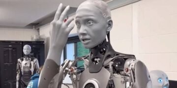 Empresa china planea para fines de 2023 la producción en masa del primer robot humanoide con razonamiento de IA
