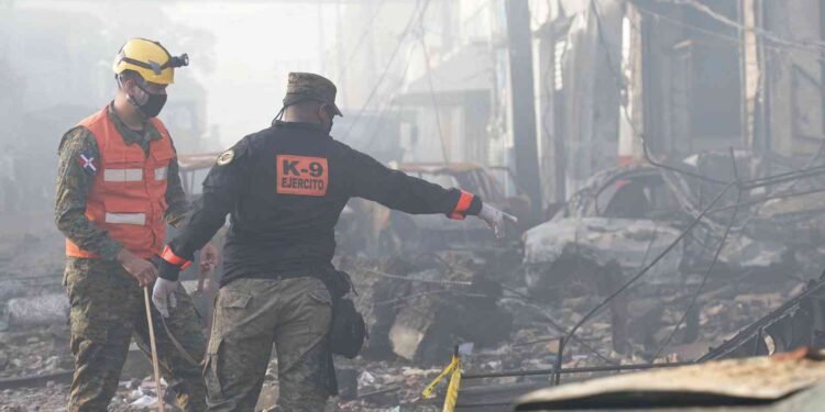 Cuerpos de víctimas de explosión en San Cristóbal podrían tardar meses en ser identificados